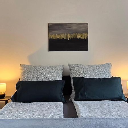 Central Comfort Modernes Studio Aschaffenburg Bagian luar foto